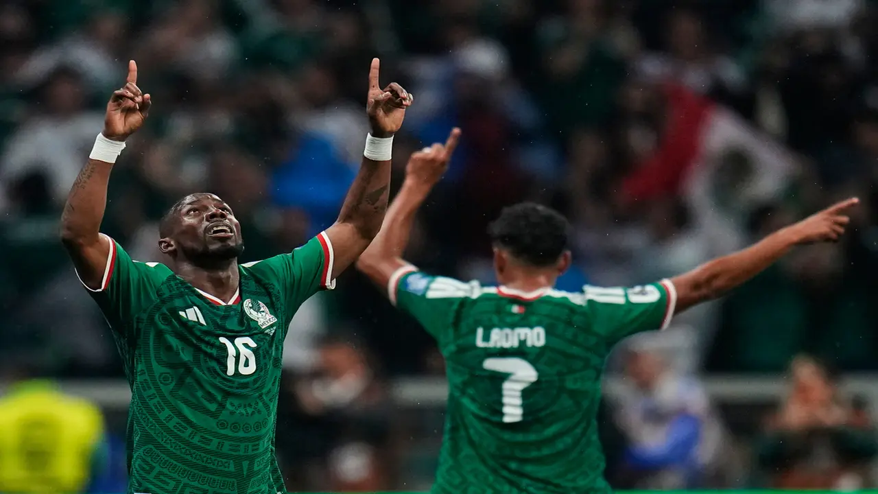 Trận thắng tại World Cup của Mexico khiến mặt đất rung chuyển