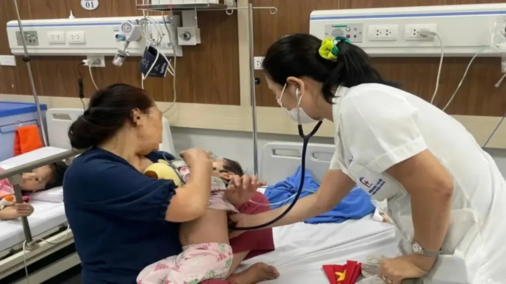 Trẻ dưới 6 tháng tuổi nhiễm RSV có thể chuyển nặng chỉ sau một đêm