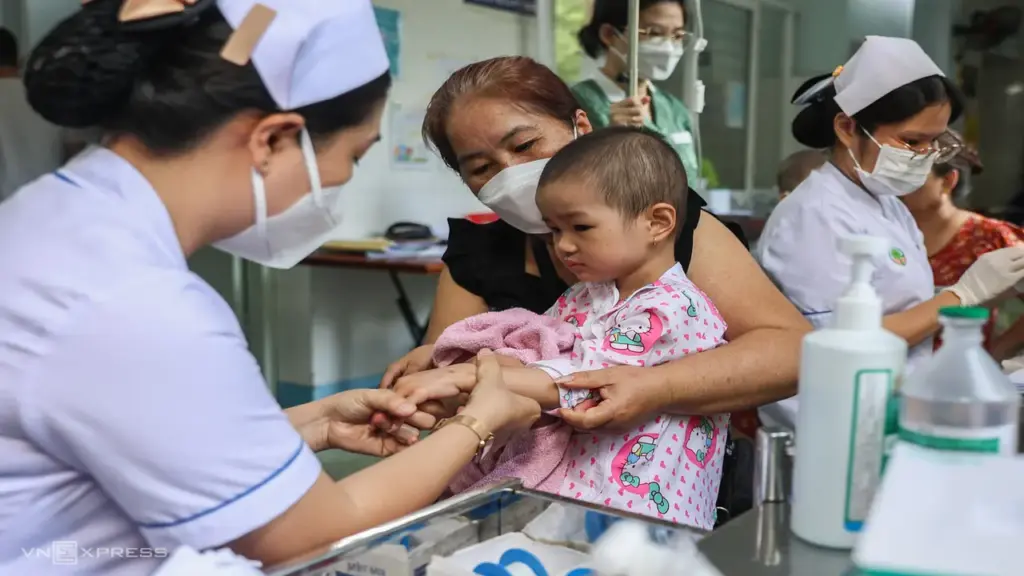 Trẻ dưới 6 tuổi được khám sức khỏe miễn phí thế nào