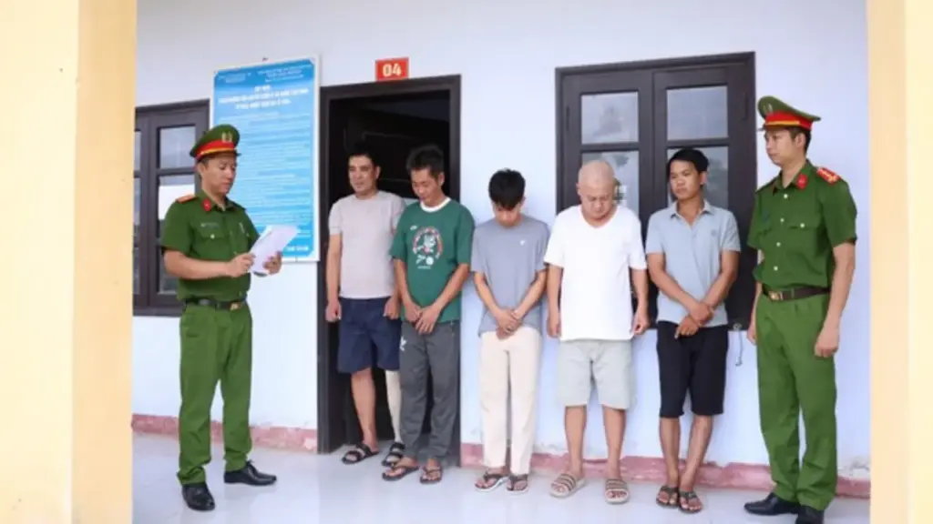 Triệt phá đường dây cá độ bóng đá 400 tỷ đồng, tạm giữ 11 đối tượng