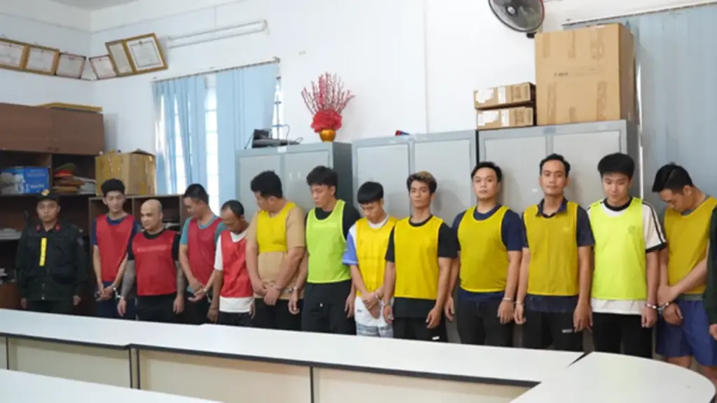Triệt phá đường dây cá độ bóng đá hơn 3.500 tỉ đồng: Khởi tố 97 bị can