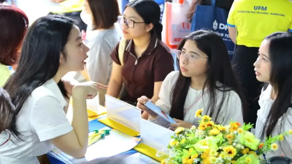 Trụ sở chính và 2 phân hiệu Trường ĐH Tài chính - Marketing cùng điểm sàn