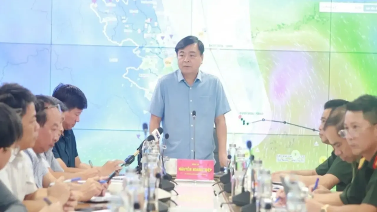 Trưa nay bão số 1 (bão Maysak) áp sát Quảng Ninh - Hải Phòng