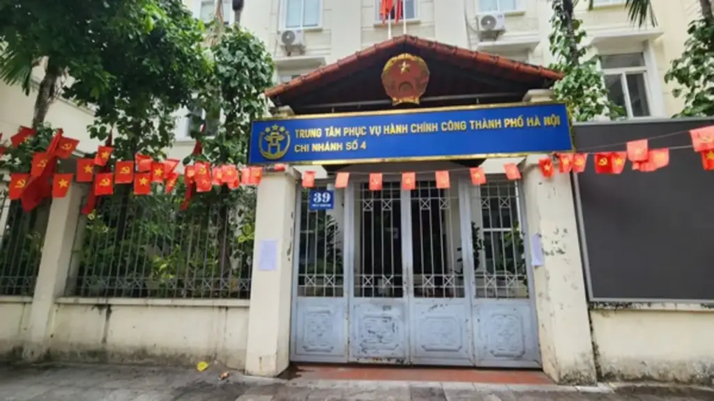 Trung tâm hành chính công ở Hà Nội mở cửa trở lại làm việc sáng thứ bảy