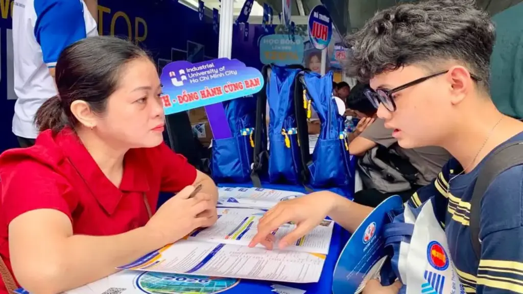 Trường ĐH Công nghiệp TP.HCM lần đầu xét tuyển kết hợp, điểm sàn từ 16