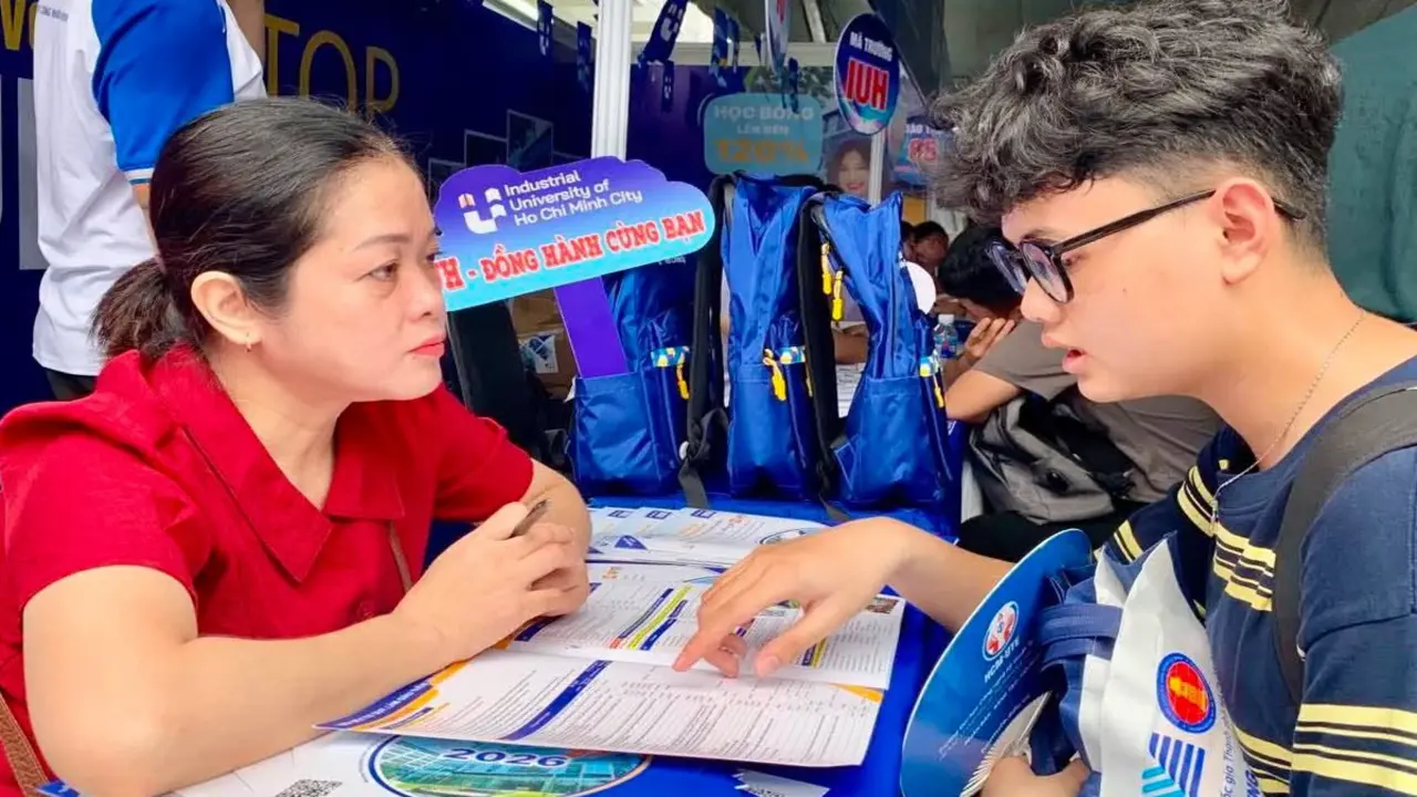 Trường ĐH Công nghiệp TP.HCM lần đầu xét tuyển kết hợp, điểm sàn từ 16