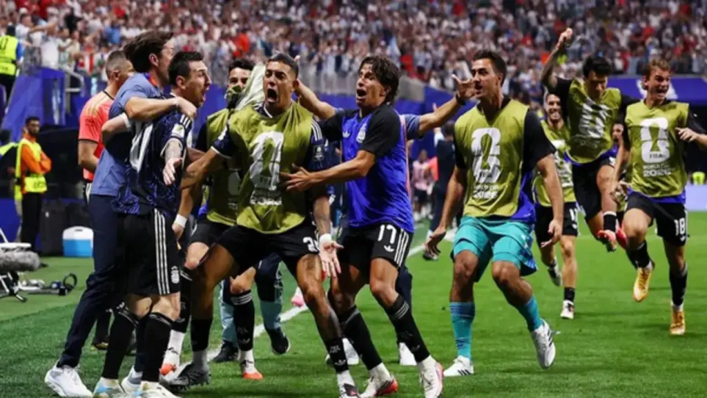 Truyền thông châu Âu thán phục Messi, ca ngợi cách Argentina ngược dòng bản lĩnh hạ Anh