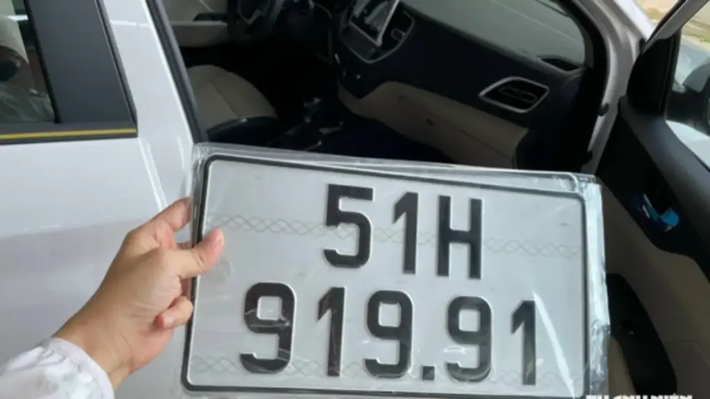 Từ 15.8, dùng VNeID đăng ký sở hữu xe cũ được miễn, giảm lệ phí trước bạ