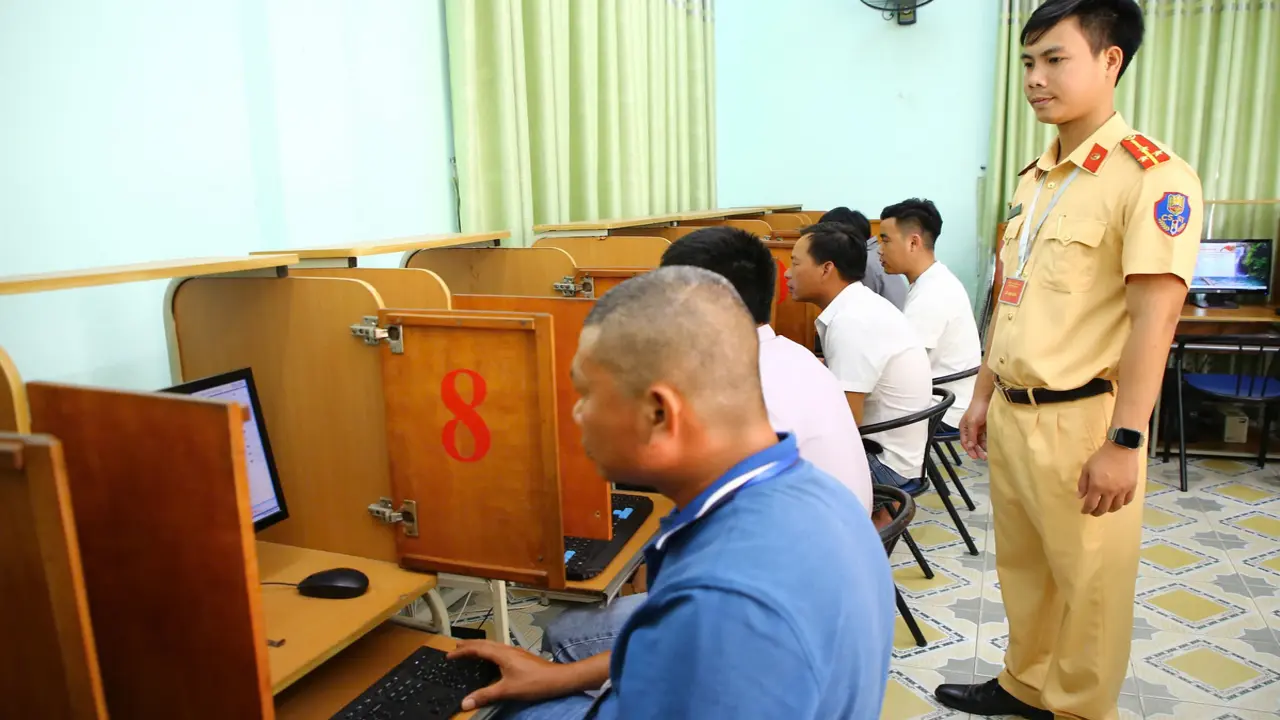 Từ 1/7 bằng lái xe hết hạn dưới 30 ngày không phải thi lại lý thuyết