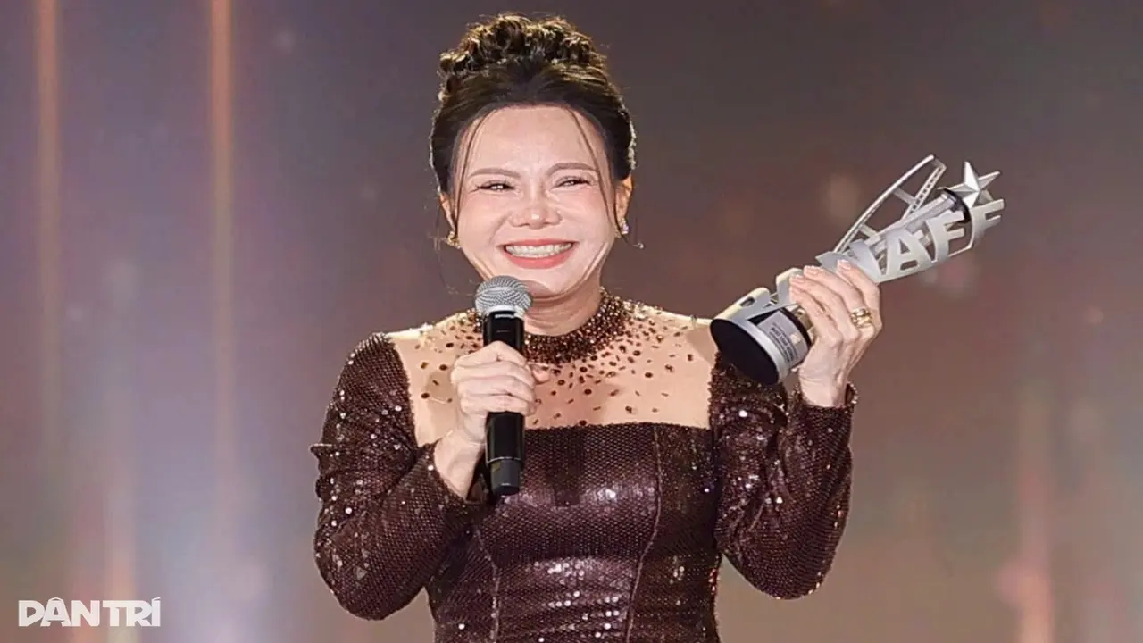 “Tử chiến trên không” vượt “Mưa đỏ”, Việt Hương nhận tin vui lớn ở tuổi 50