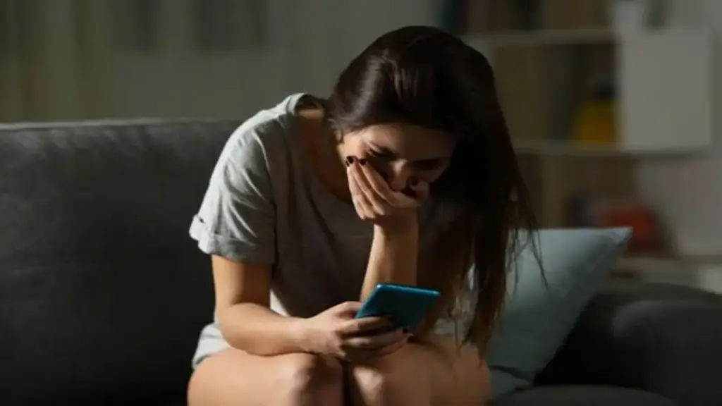 Từ chối yêu trai nhà giàu, tôi bật khóc vì cuộc gọi của mẹ anh ấy