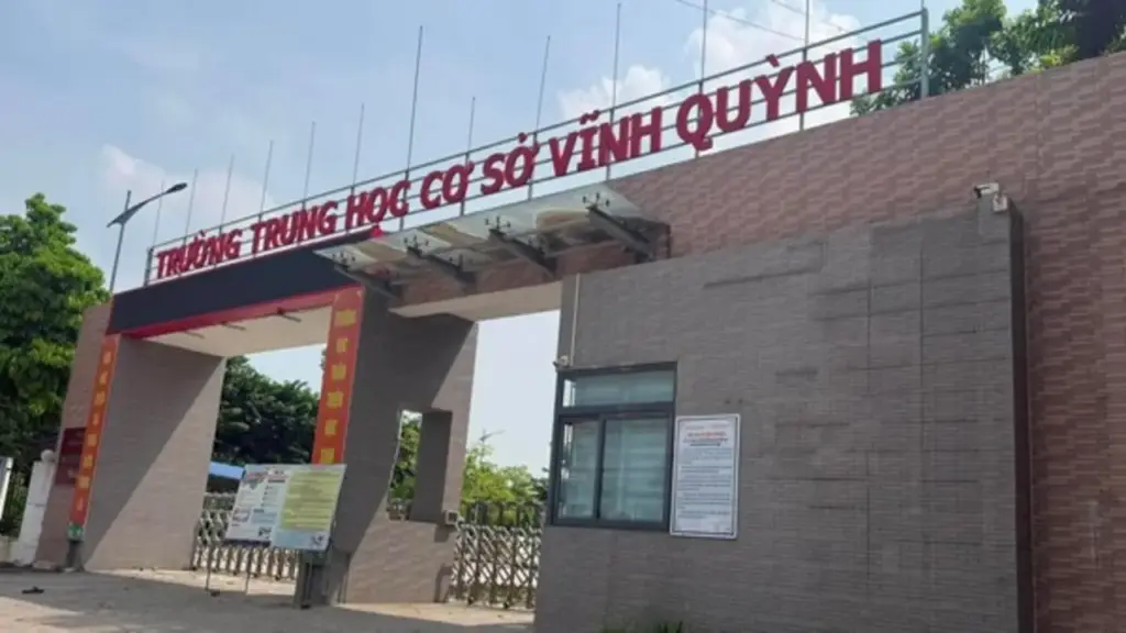 Từ vụ bé trai bị bạn nhét bút vào hậu môn: 'Sao con không kể?'