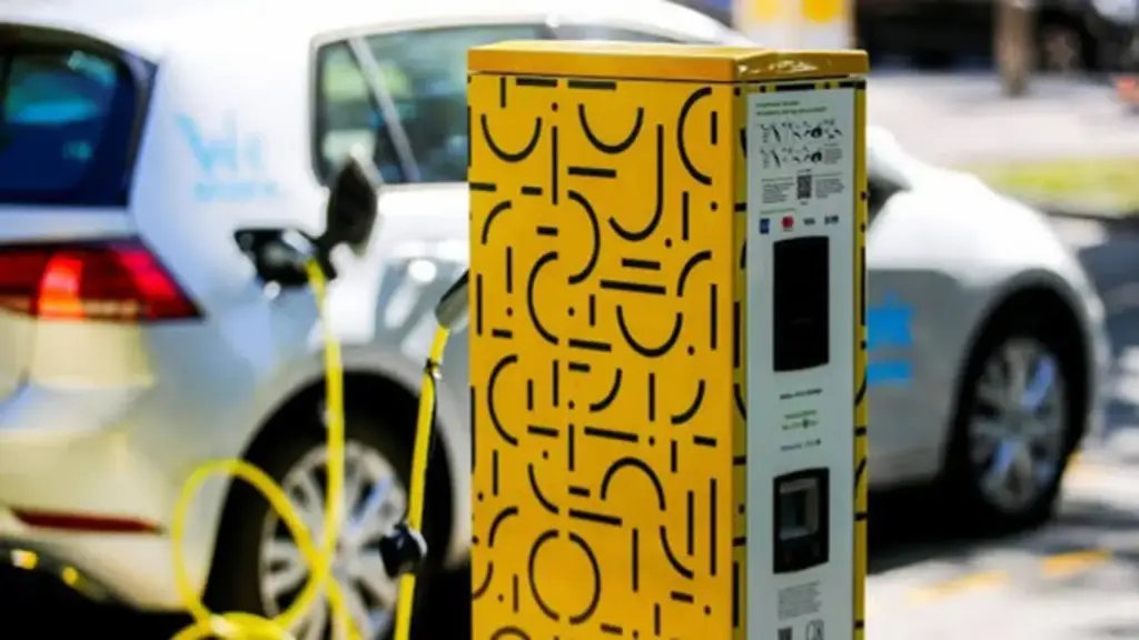 Tuổi thọ pin xe điện tương đương cả vòng đời xe chạy xăng?