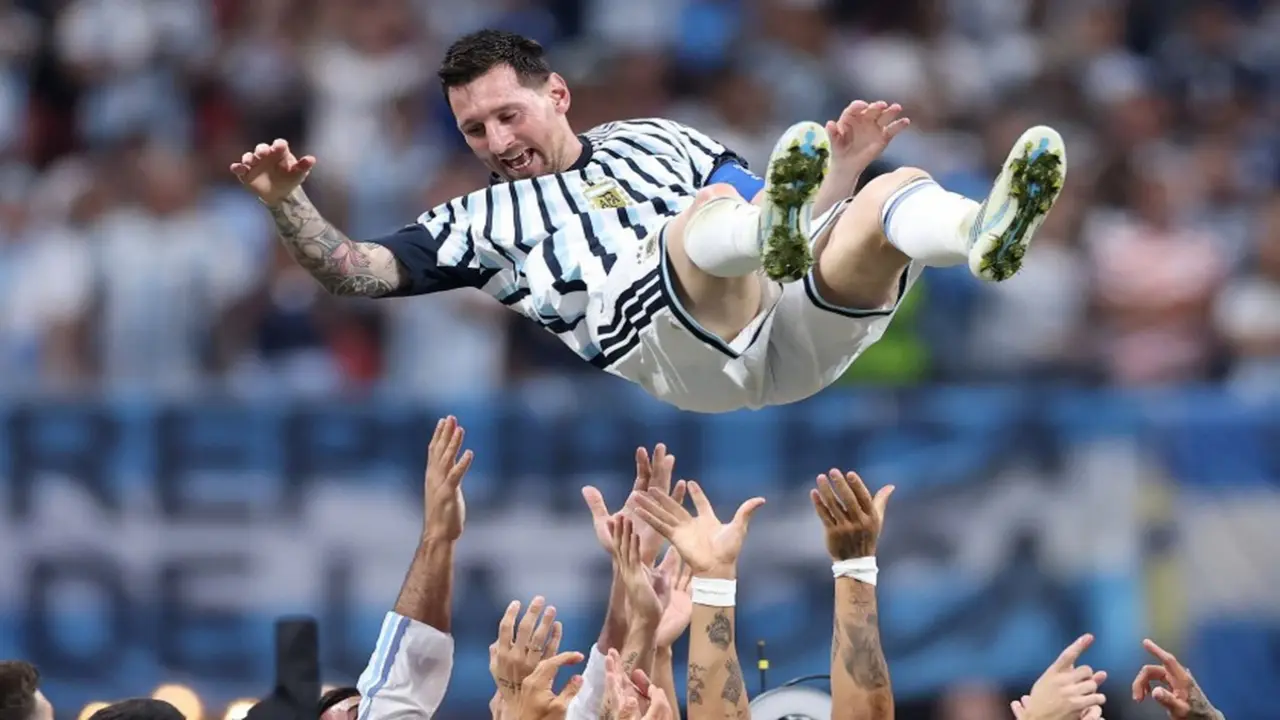 Tuyển Argentina bất ngờ để lộ tin tức buồn về Messi