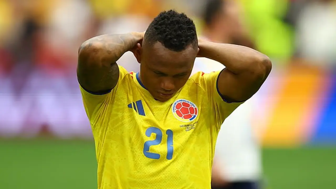 Tuyển thủ Colombia không dám về nước