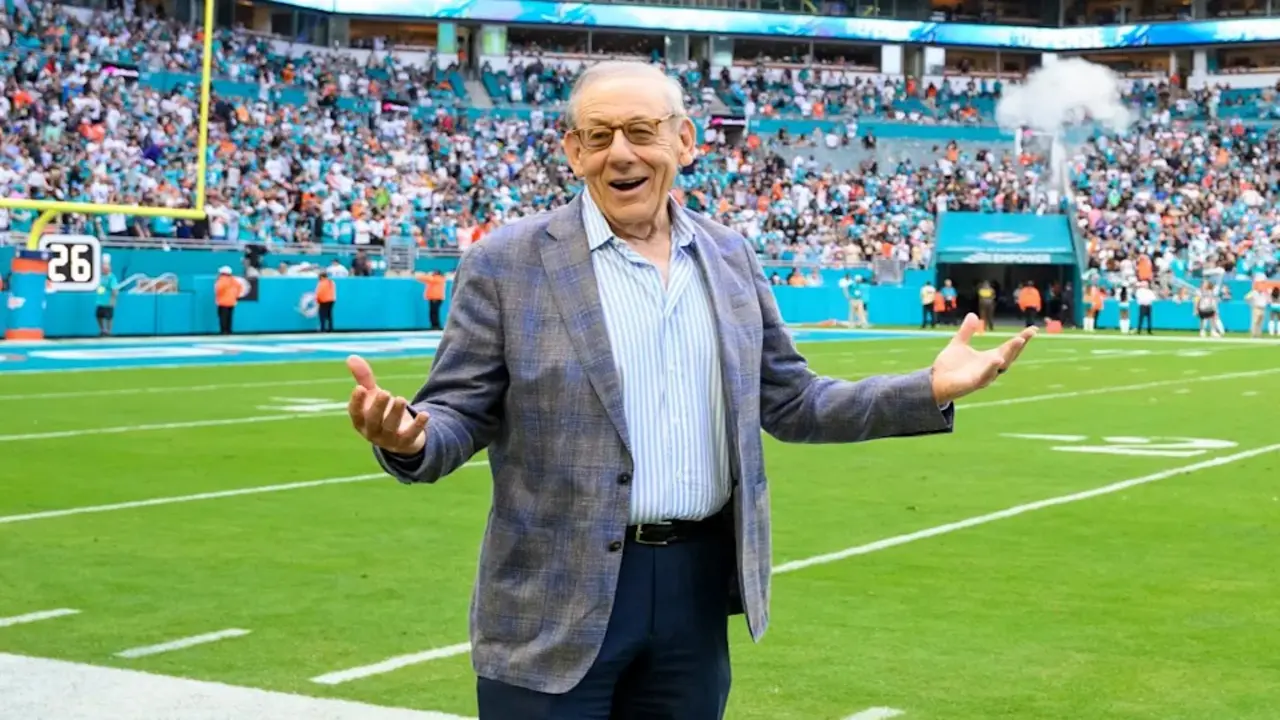 Tỷ phú Mỹ tối ưu doanh thu từng m2 sân diễn ra trận tranh hạng ba World Cup
