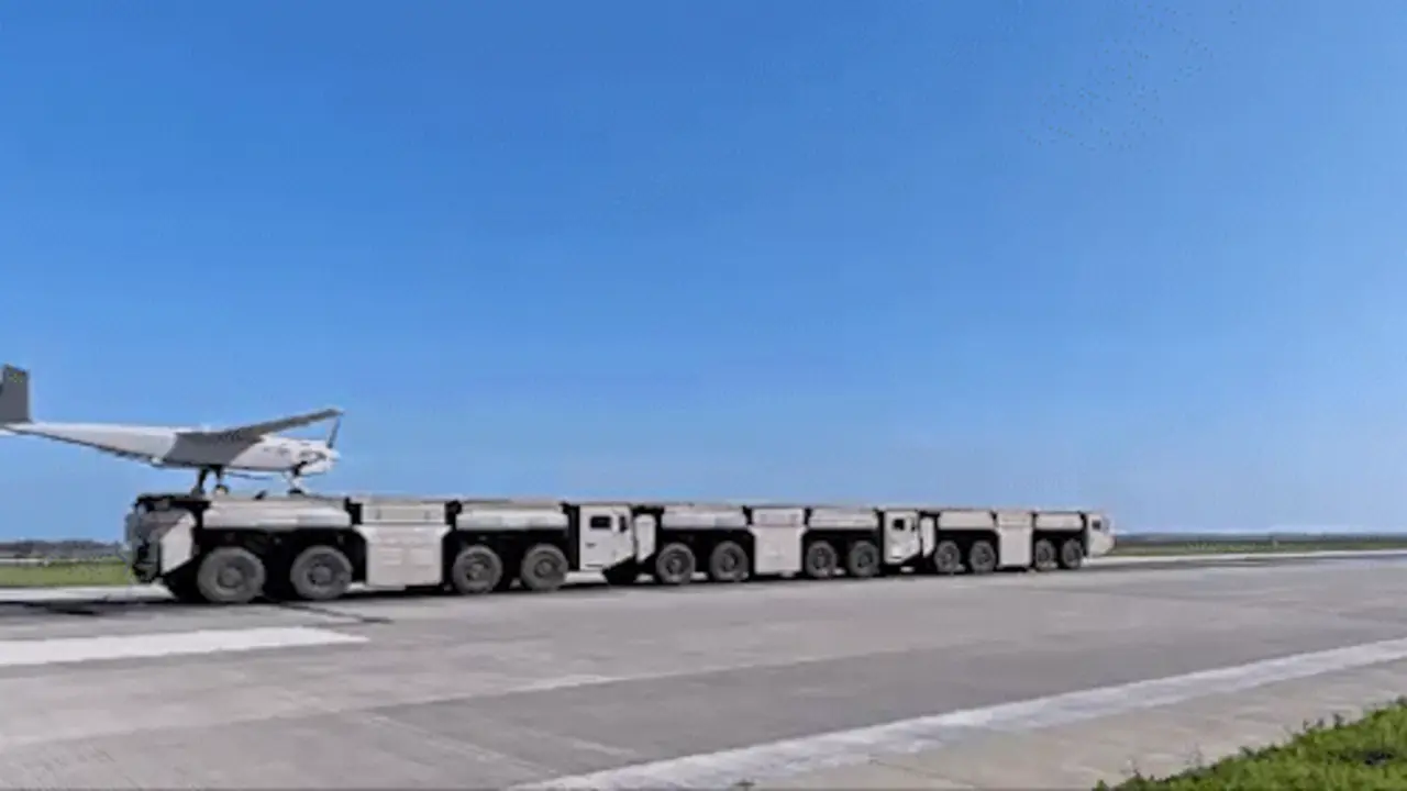 UAV Trung Quốc cất cánh từ máy phóng điện từ gắn trên xe tải