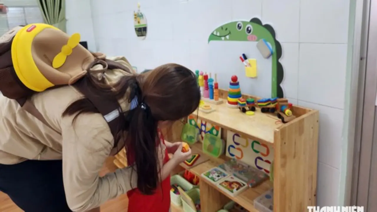 UBND xã đình chỉ đồ chơi học liệu mầm non bạo lực, vi phạm pháp luật