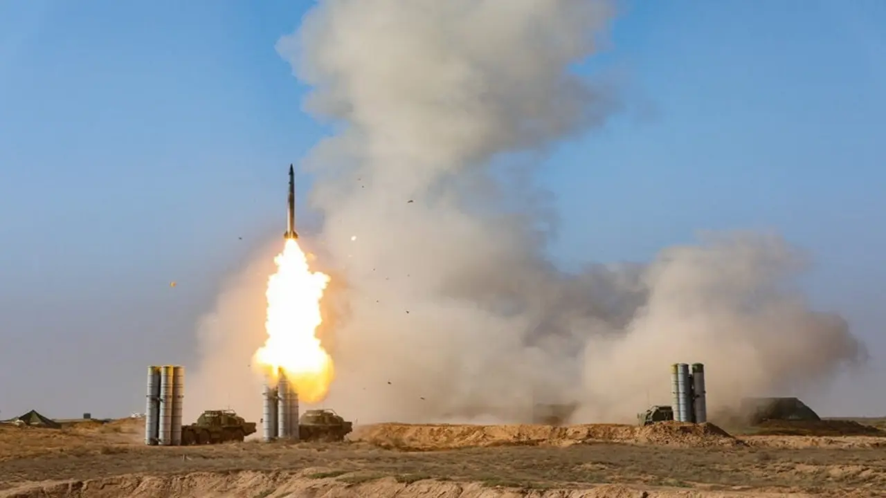 Ukraine lần đầu phóng tên lửa đạn đạo, S-400 Nga đánh chặn ngay lập tức