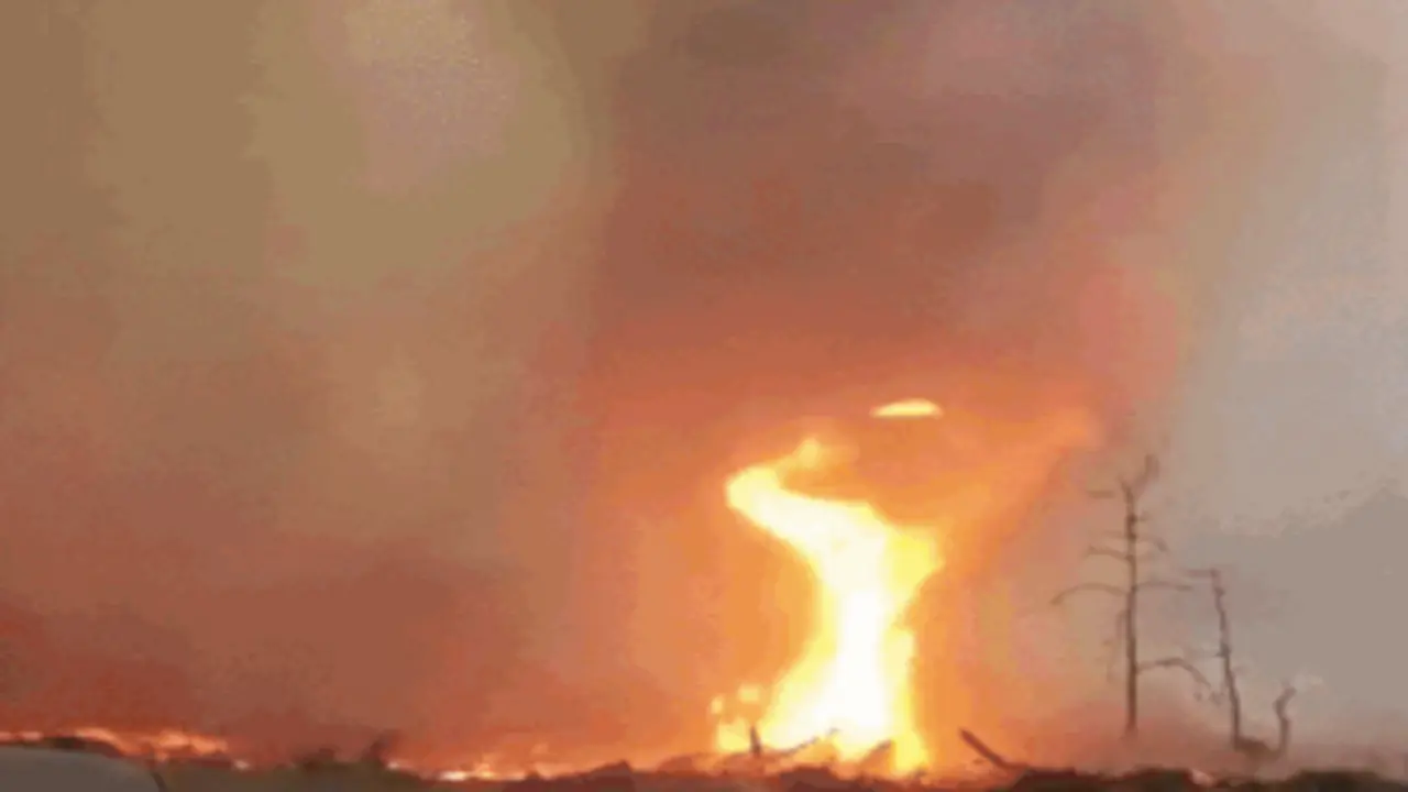 Ukraine: Lốc xoáy lửa xuất hiện gần nhà máy điện hạt nhân Chernobyl