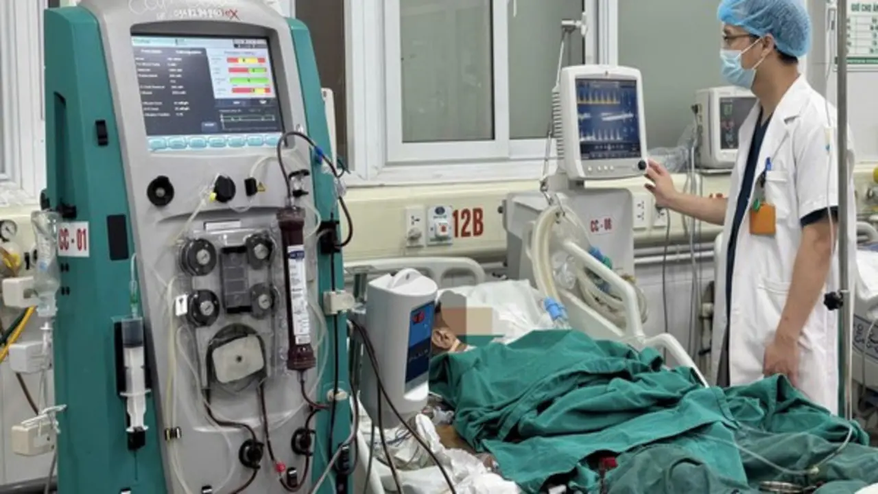 Uống rượu rồi về ngủ, cụ ông 64 tuổi hôn mê, suy đa tạng