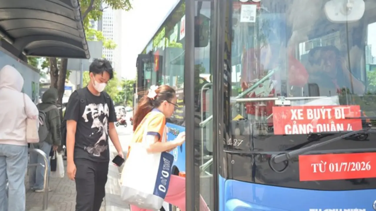 Vật cấm mang lên xe buýt: Hành khách nói ‘không ai thông báo’