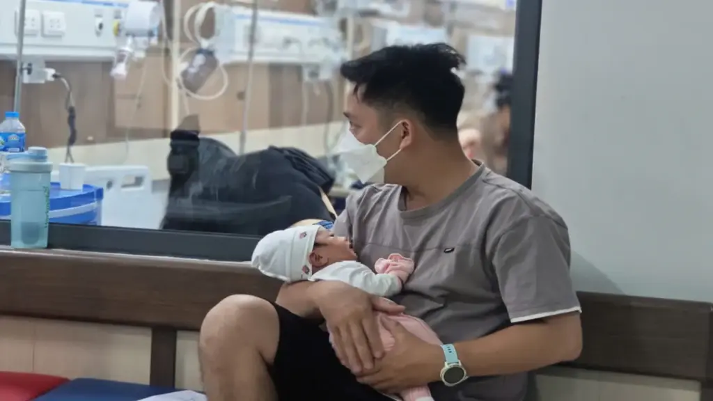 Vi rút hợp bào hô hấp - RSV: Không chỉ trẻ sơ sinh có bệnh nền mới có nguy cơ