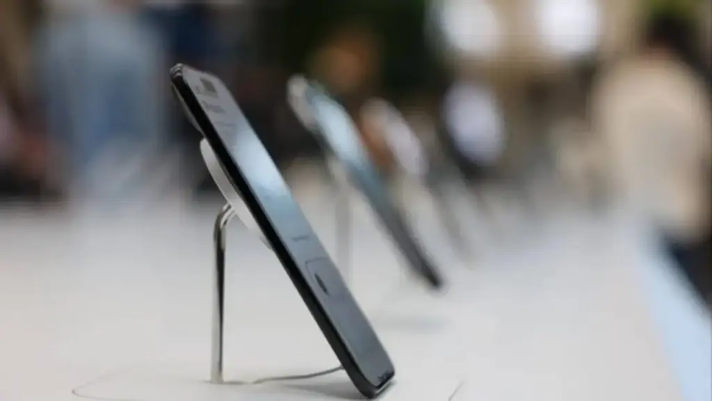 Vì sao Apple vẫn phát triển iPhone Air mới dù doanh số kém?