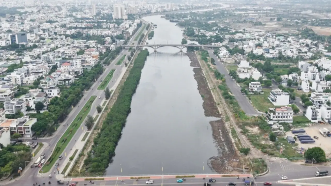 Vì sao chặt hàng cây trên sông Quán Trường ở Nha Trang?