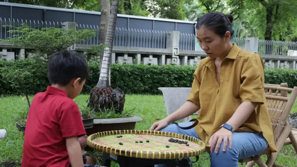 Vì sao người trẻ ít gắn kết với gia đình nhưng lại thích chia sẻ, tương tác trên mạng xã hội?