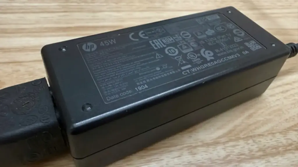 Vì sao những 'cục gạch' sạc laptop đang dần biến mất