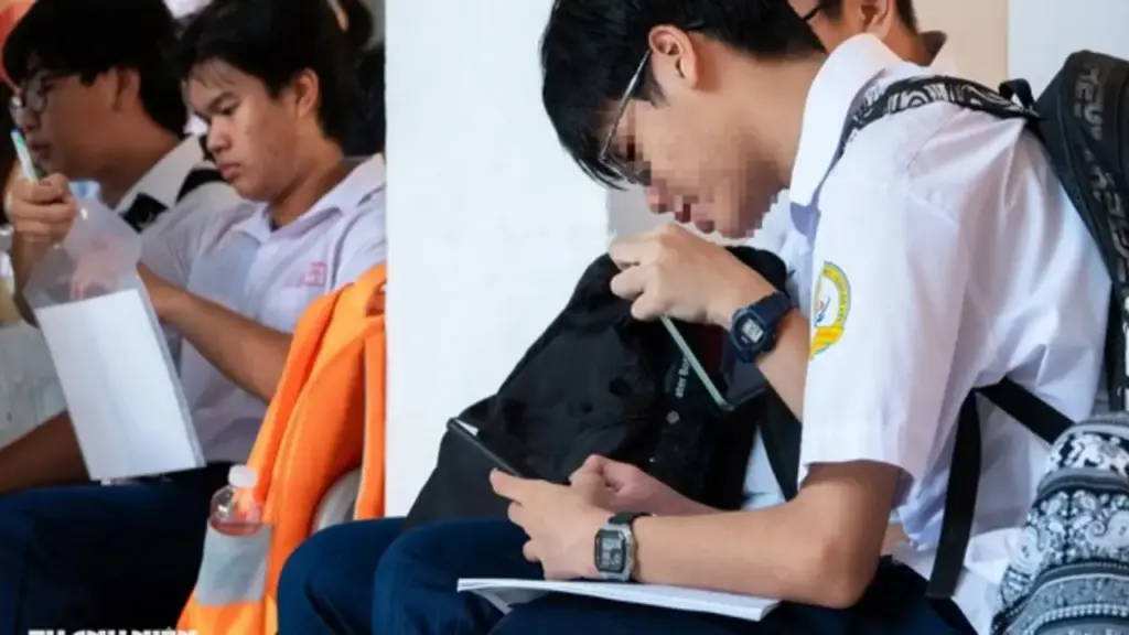 Vì sao trẻ em thời nay ‘nghiện’ mạng xã hội, ảnh hưởng gì tới việc học?