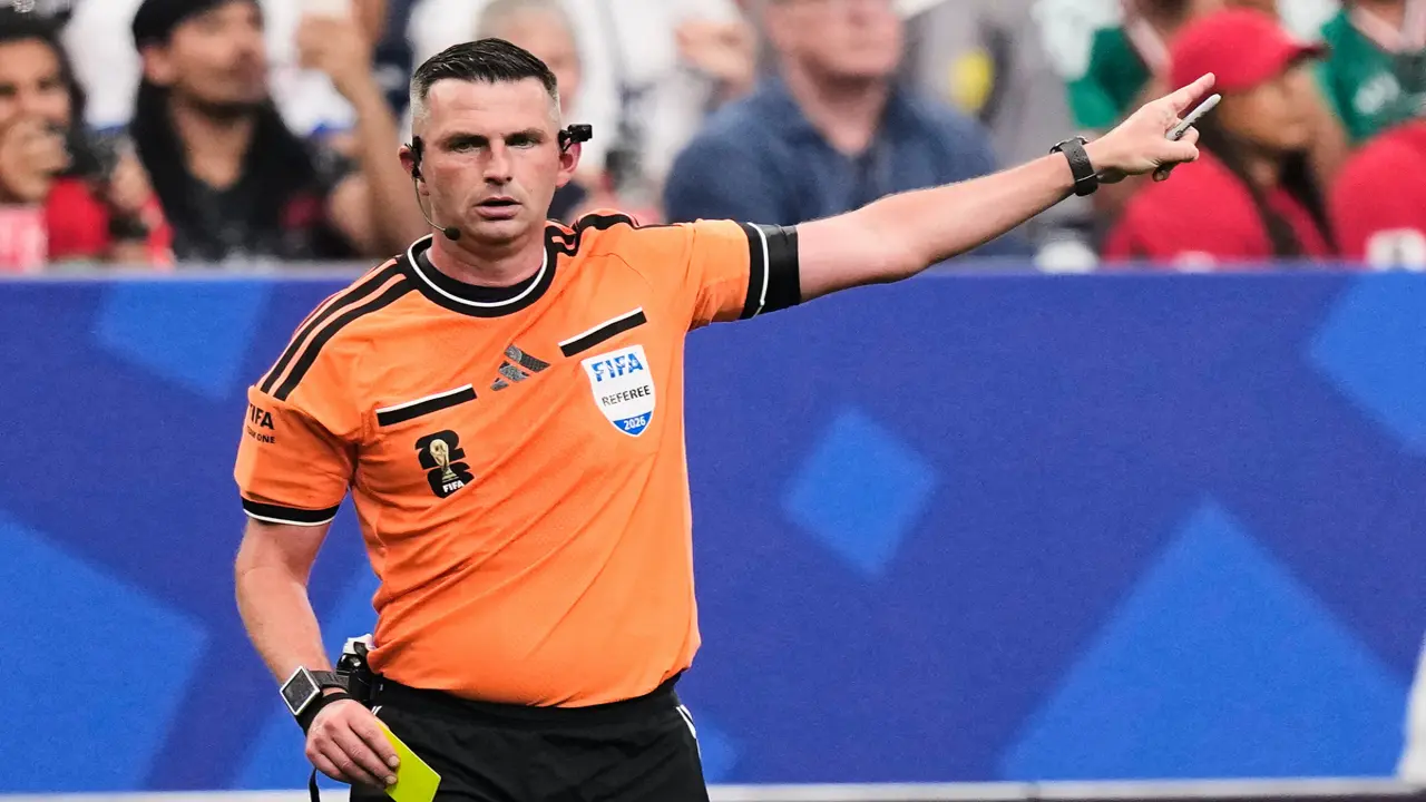 Vì sao trọng tài Anh không được bắt các trận có Argentina ở World Cup?