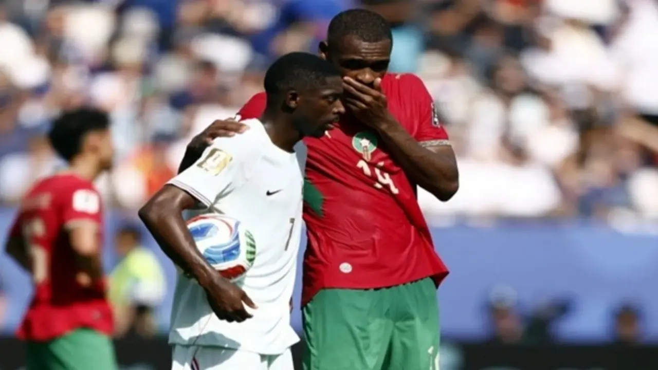 Vì sao VAR không vào cuộc, cầu thủ Morocco thoát thẻ đỏ?