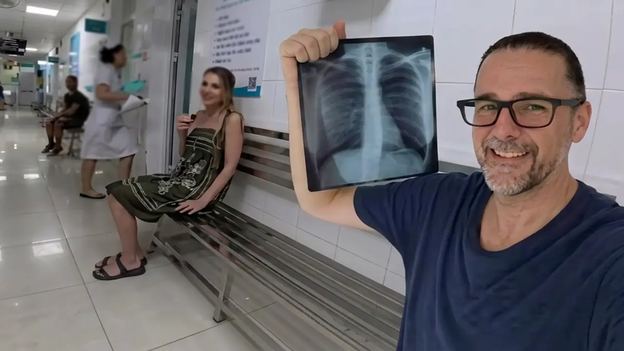 Vì sao xuất hiện nhiều video người nước ngoài khen bệnh viện công Đà Nẵng?