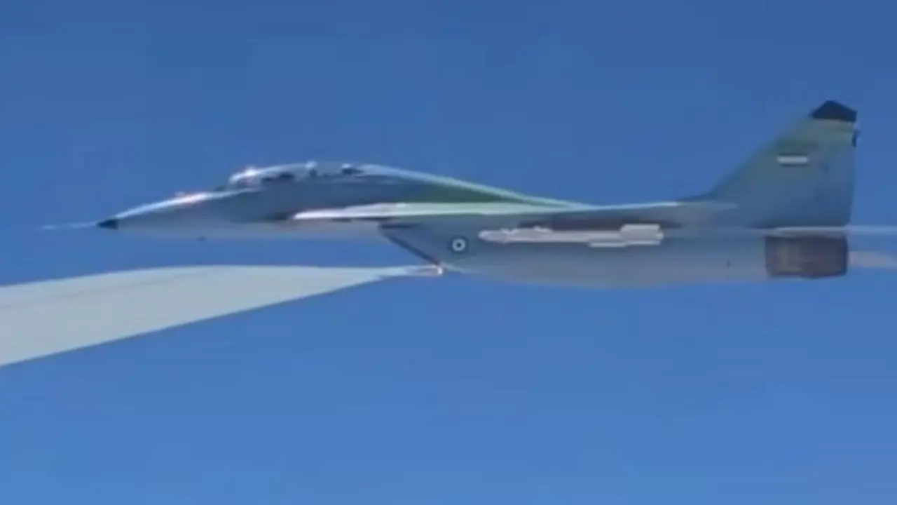 Video linh cữu cố Lãnh tụ tối cao Iran Ali Khamenei được chở bằng máy bay với tiêm kích hộ tống