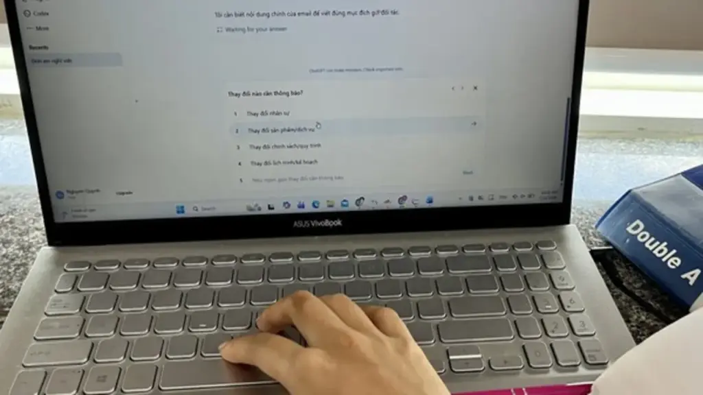 Viết email hay nhờ AI, nhưng vào họp lại 'cứng họng' trước câu hỏi bất ngờ