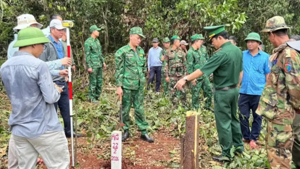 Việt Nam - Campuchia: Xác định vị trí mốc phụ, cọc dấu trên thực địa biên giới