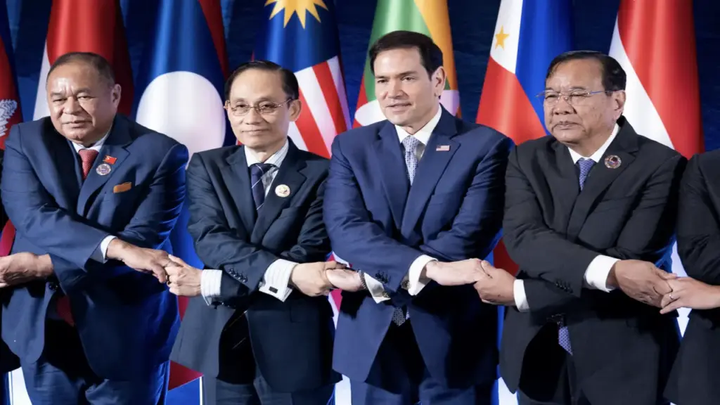 Việt Nam nhắc eo biển Hormuz và thương mại cởi mở tại hội nghị có Ngoại trưởng Mỹ