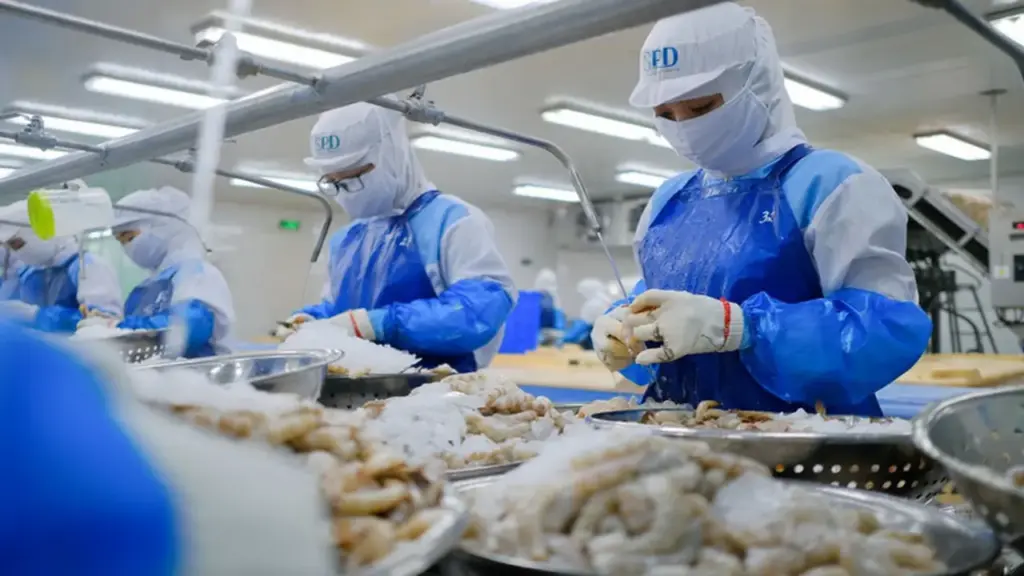 Việt Nam xuất khẩu tôm vượt 2,3 tỉ USD