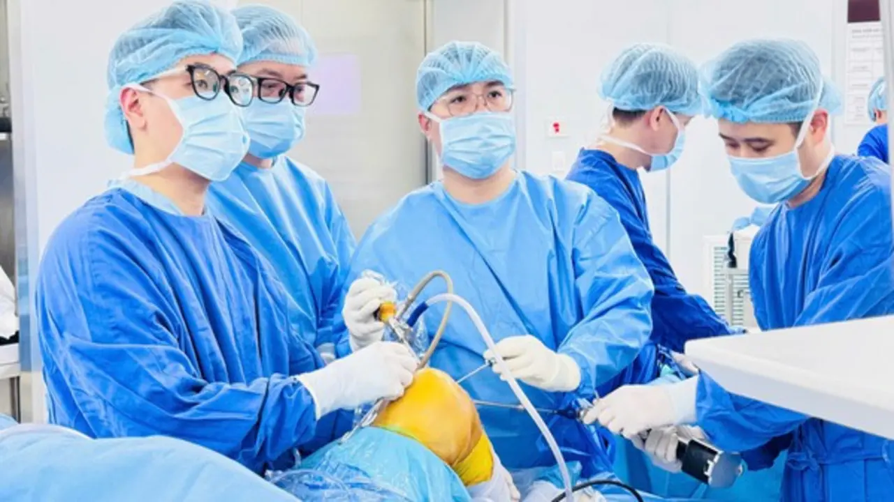 Vinmec Hải Phòng "giải cứu" khớp gối lỏng lẻo cho người phụ nữ bằng gân tự thân