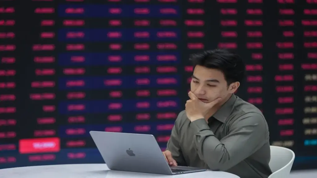 VN-Index mất hơn 43 điểm