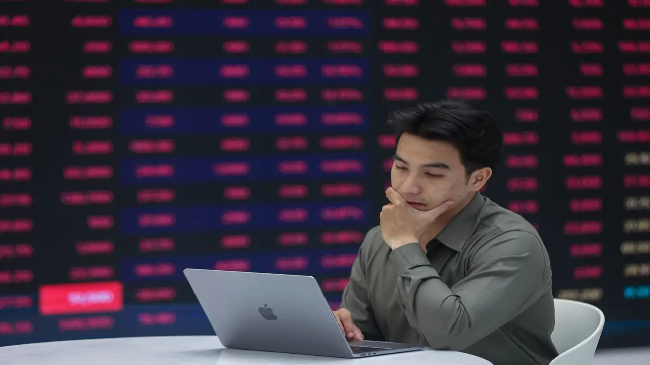 VN-Index mất hơn 43 điểm