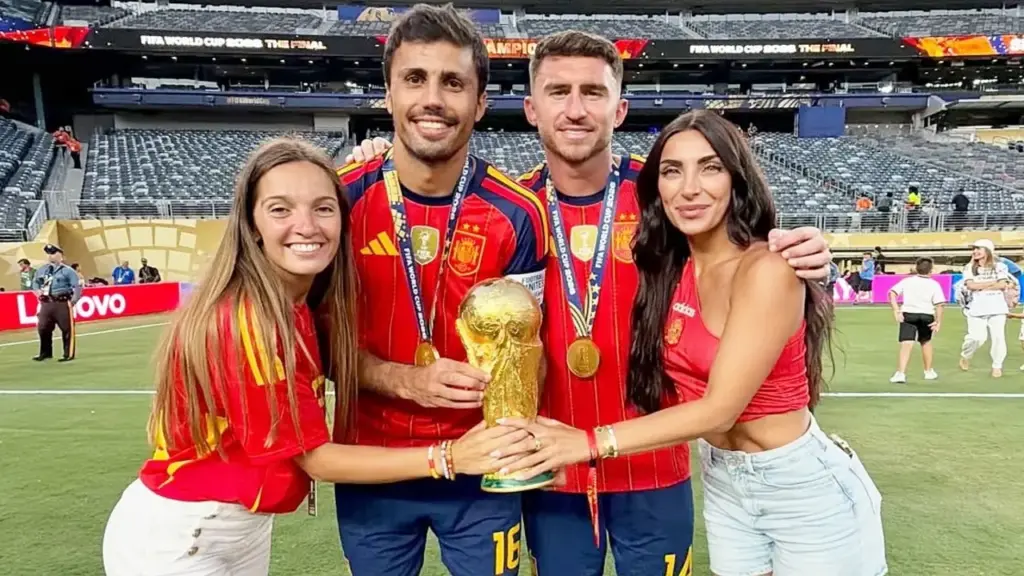 Vợ, bạn gái cầu thủ ăn mừng Tây Ban Nha vô địch World Cup