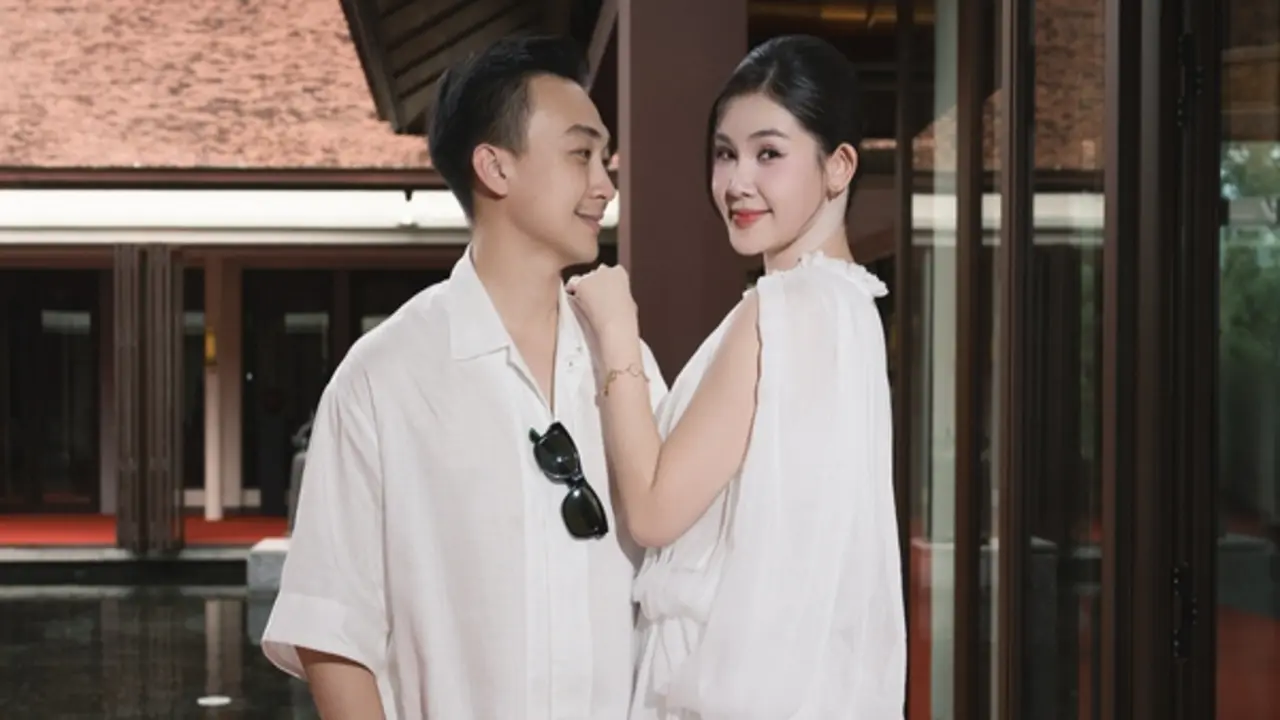 Vợ chồng Lê Âu Ngân Anh tình tứ trong sự kiện thời trang