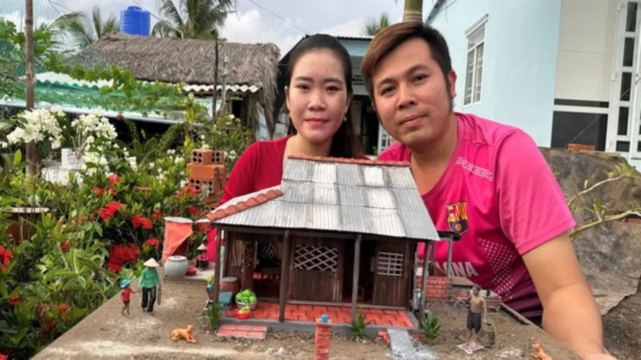 Vợ chồng miền Tây lưu giữ ký ức qua những 'căn nhà thu nhỏ'
