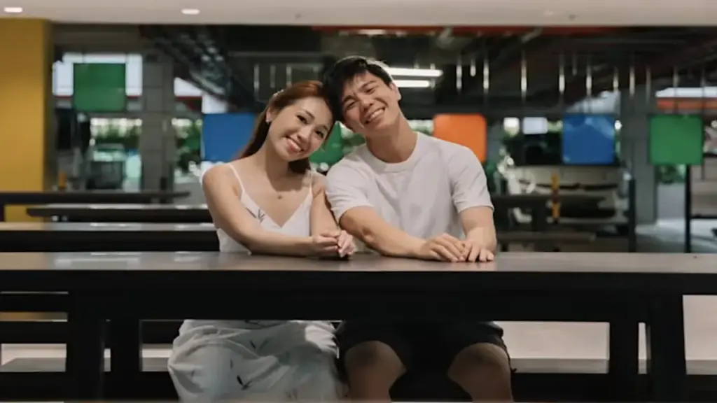 Vợ chồng trẻ Singapore kết hôn nhưng không sống chung