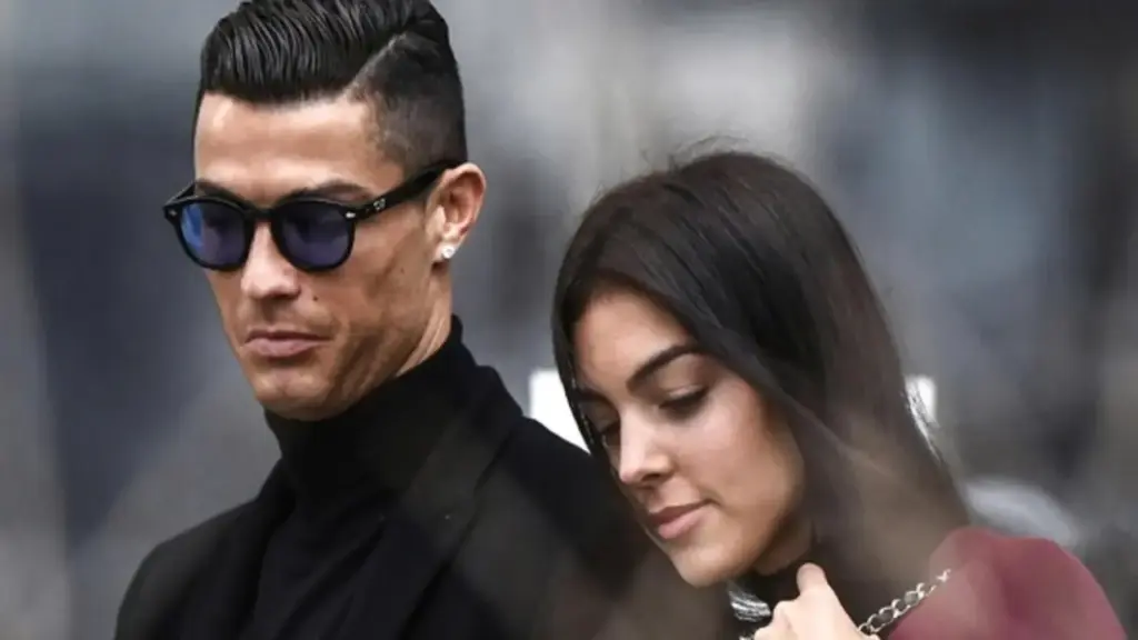 Vợ chưa cưới lên tiếng sau thất bại đầy nước mắt của Cristiano Ronaldo tại World Cup