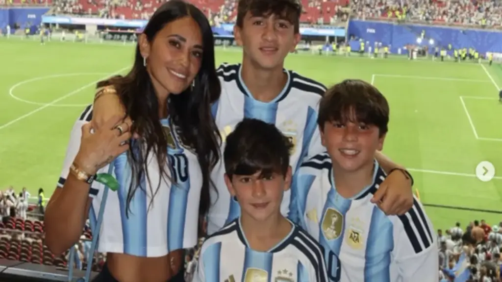 Vợ Messi mặc trang phục ủng hộ chồng ở World Cup, CĐV luôn mong chờ: Vì sao?