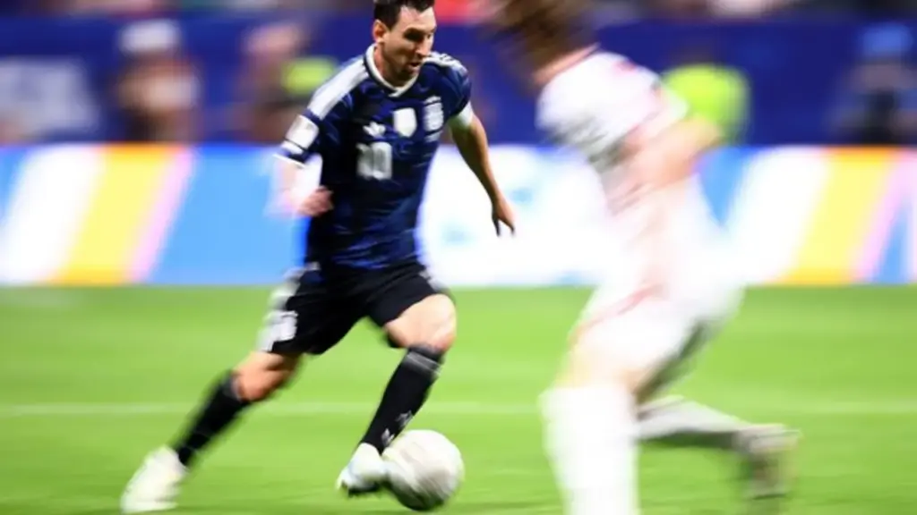 Với Messi, Argentina đã có 'Bàn chân của Chúa'